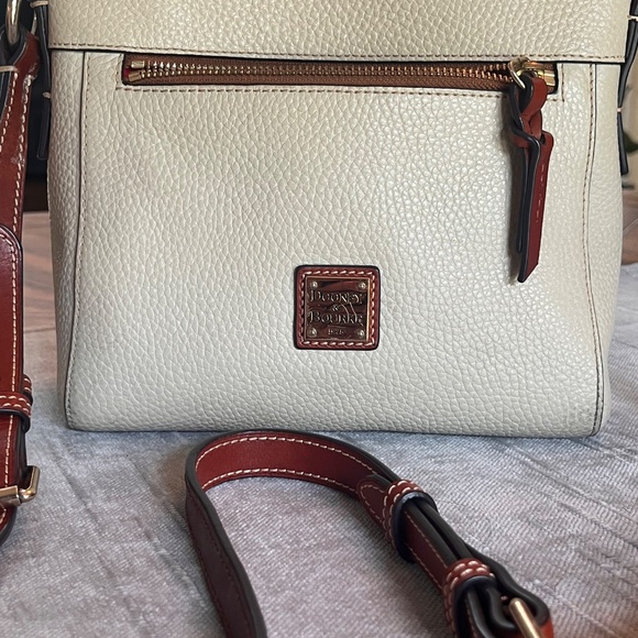 Dooney & Burke, Cream Pebble Leather Crossbody Bag - Picture 2 of 7